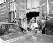 880623 Afbeelding van het vertrek van Joan Mondale (midden, echtgenote van de Amerikaanse vicepresident Walter Mondale) ...